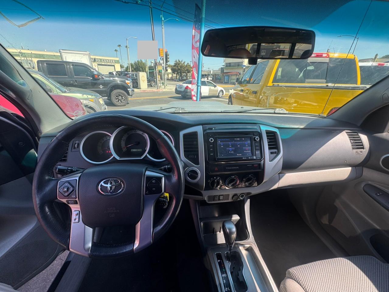 2015 Toyota Tacoma VIN 3TMLU4EN4FM166668 Copart auction photo, minor dent/scratches / normal wear damage thumbnail 9