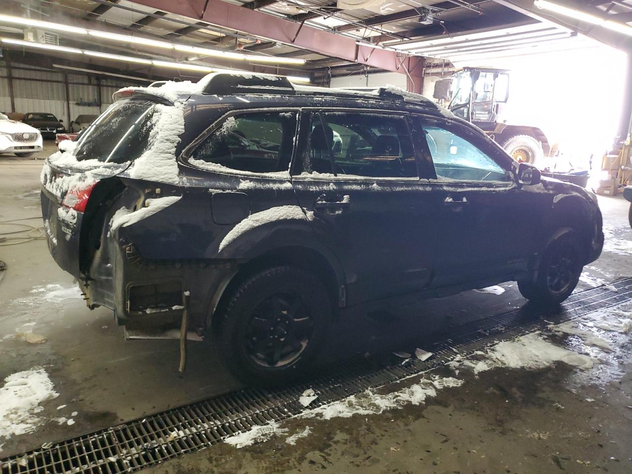 2014 Subaru Outback VIN 4S4BRBLC9E3299067 Copart auction photo, rear end damage thumbnail 3