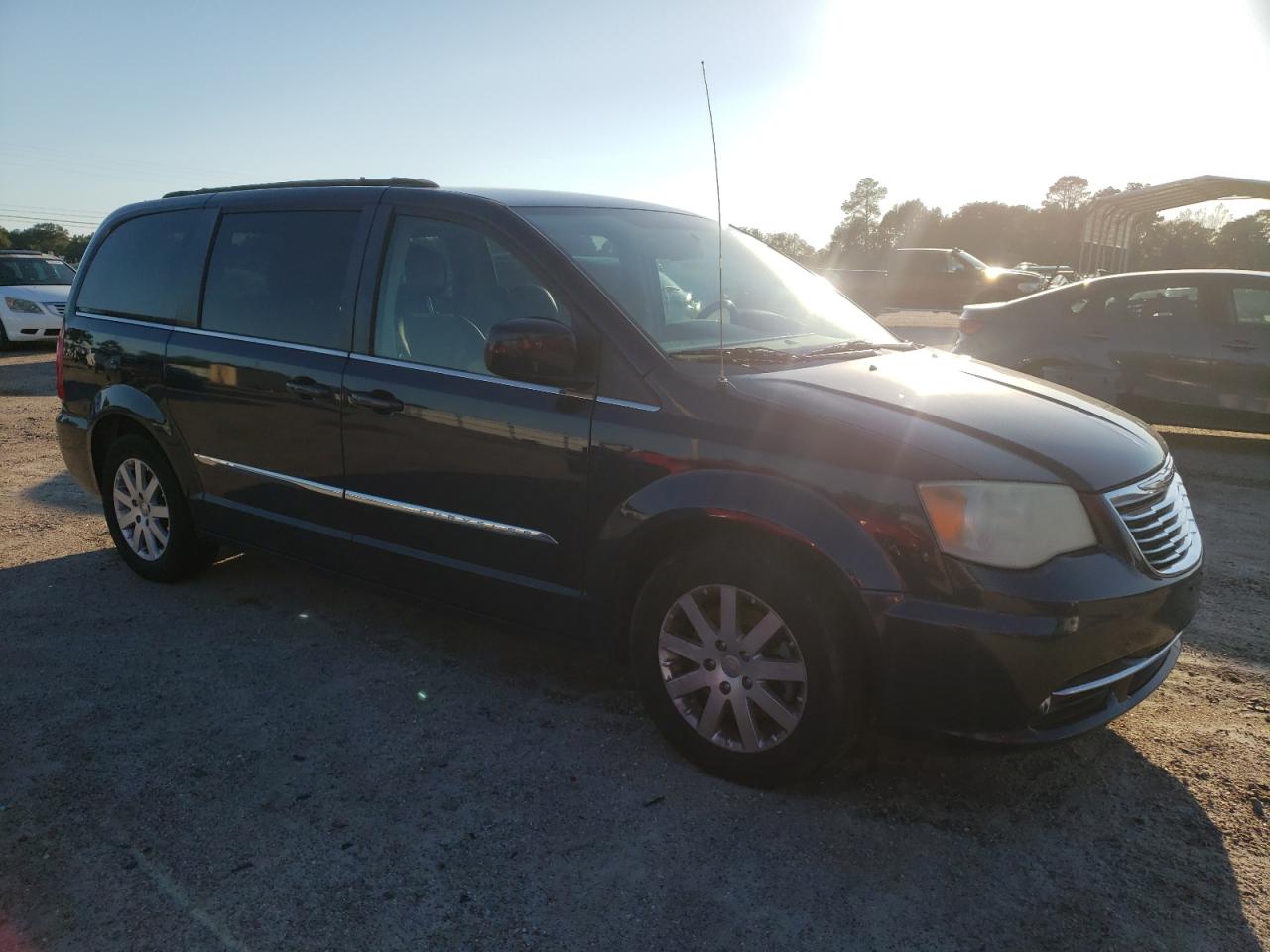 2013 Chrysler Town & Country VIN 2C4RC1BGXDR690978 Copart auction photo, mechanical / minor dent/scratches damage thumbnail 4