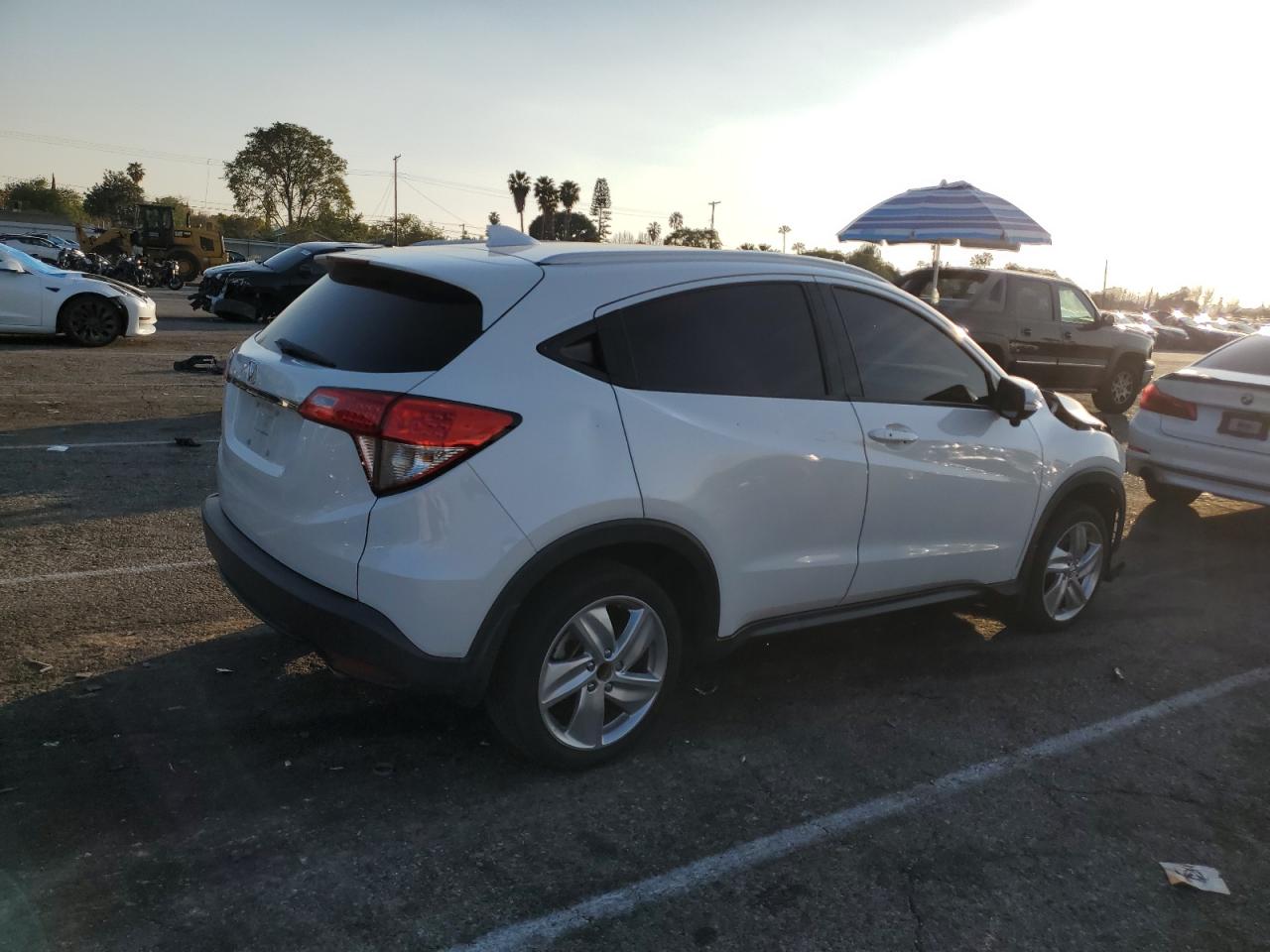 2020 Honda HR-V VIN 3CZRU5H56LM706054 Copart auction photo, front end / minor dent/scratches damage thumbnail 3