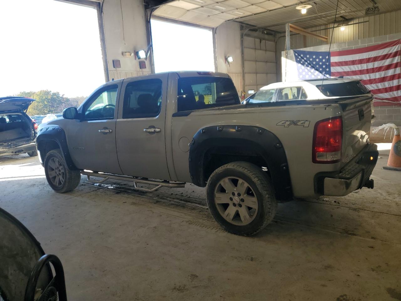 2007 GMC Sierra VIN 3GTEK13M67G549504 Copart auction photo, minor dent/scratches damage thumbnail 2