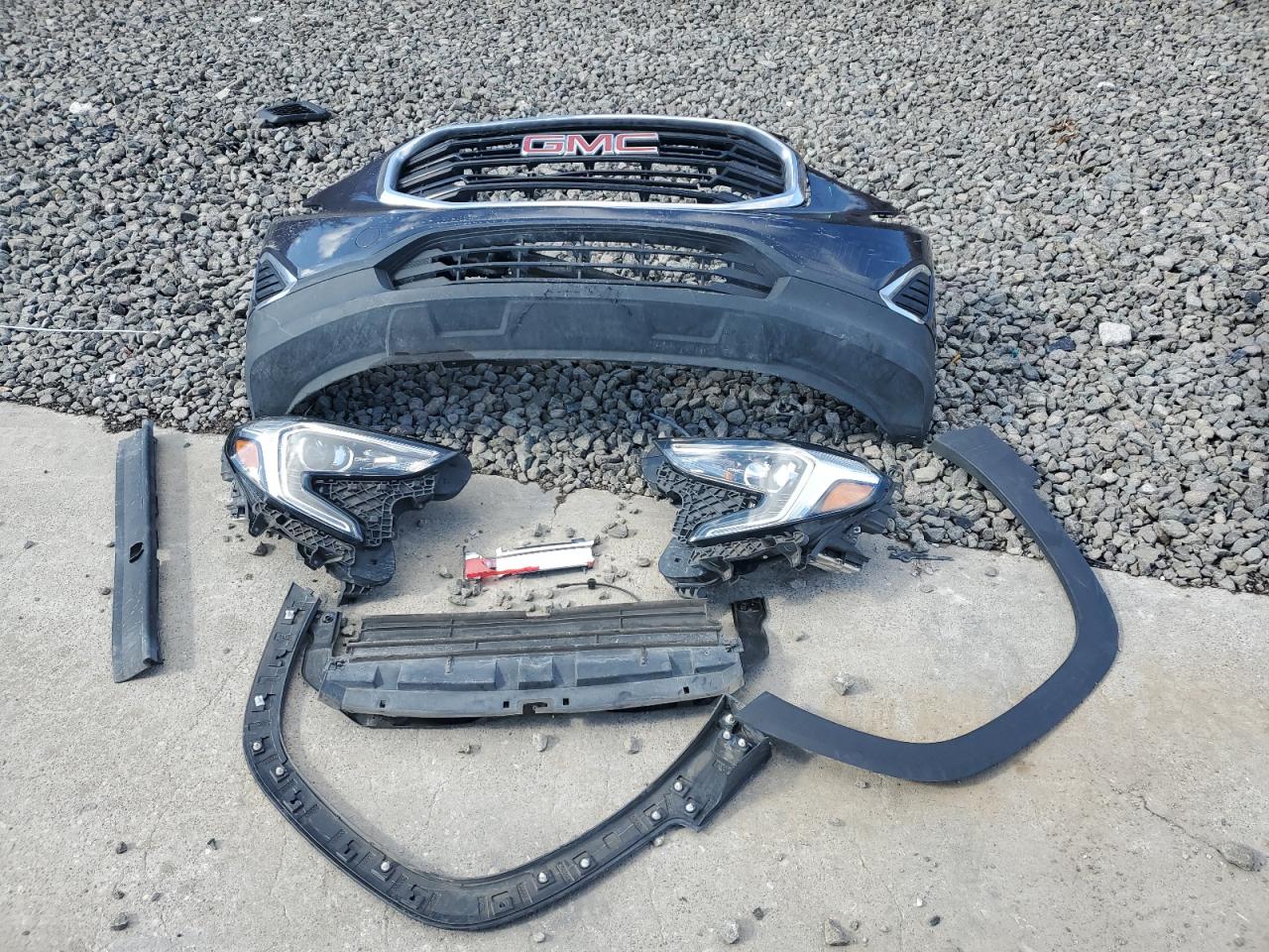 2018 GMC Terrain VIN 3GKALUEU1JL216575 Copart auction photo, front end damage thumbnail 13