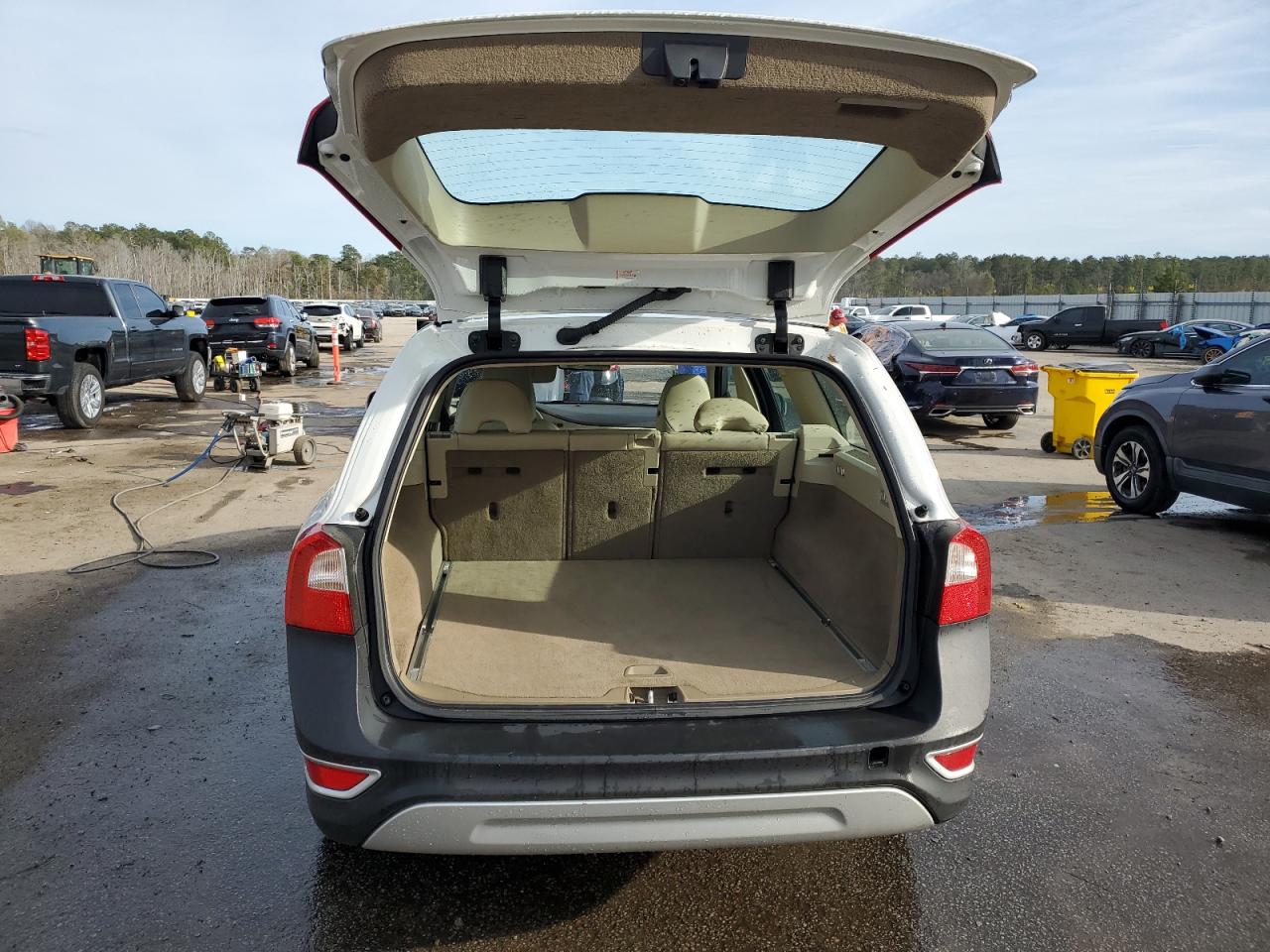 2010 Volvo XC70 VIN YV4982BZ8A1080289 Copart auction photo, front end damage thumbnail 6