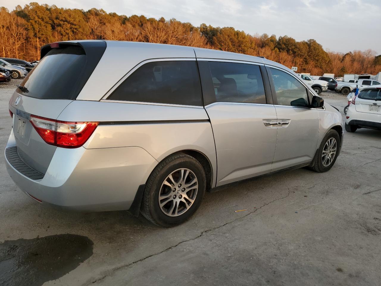 2012 Honda Odyssey VIN 5FNRL5H63CB063765 Copart auction photo, front end / minor dent/scratches damage thumbnail 3