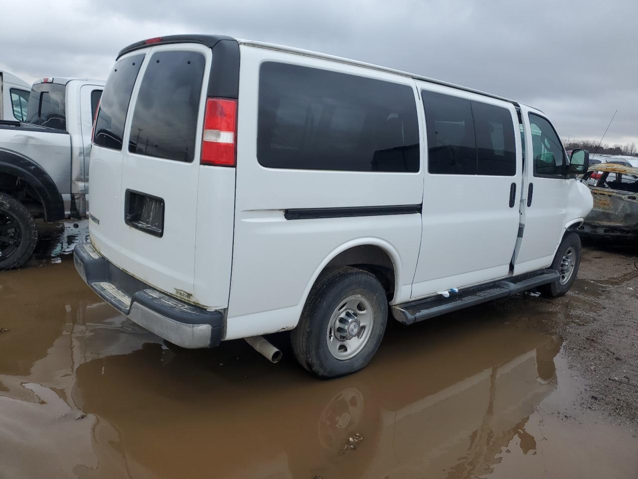 2018 Chevrolet Express VIN 1GAZGMFG1J1220105 Copart auction photo, front end / minor dent/scratches damage thumbnail 3