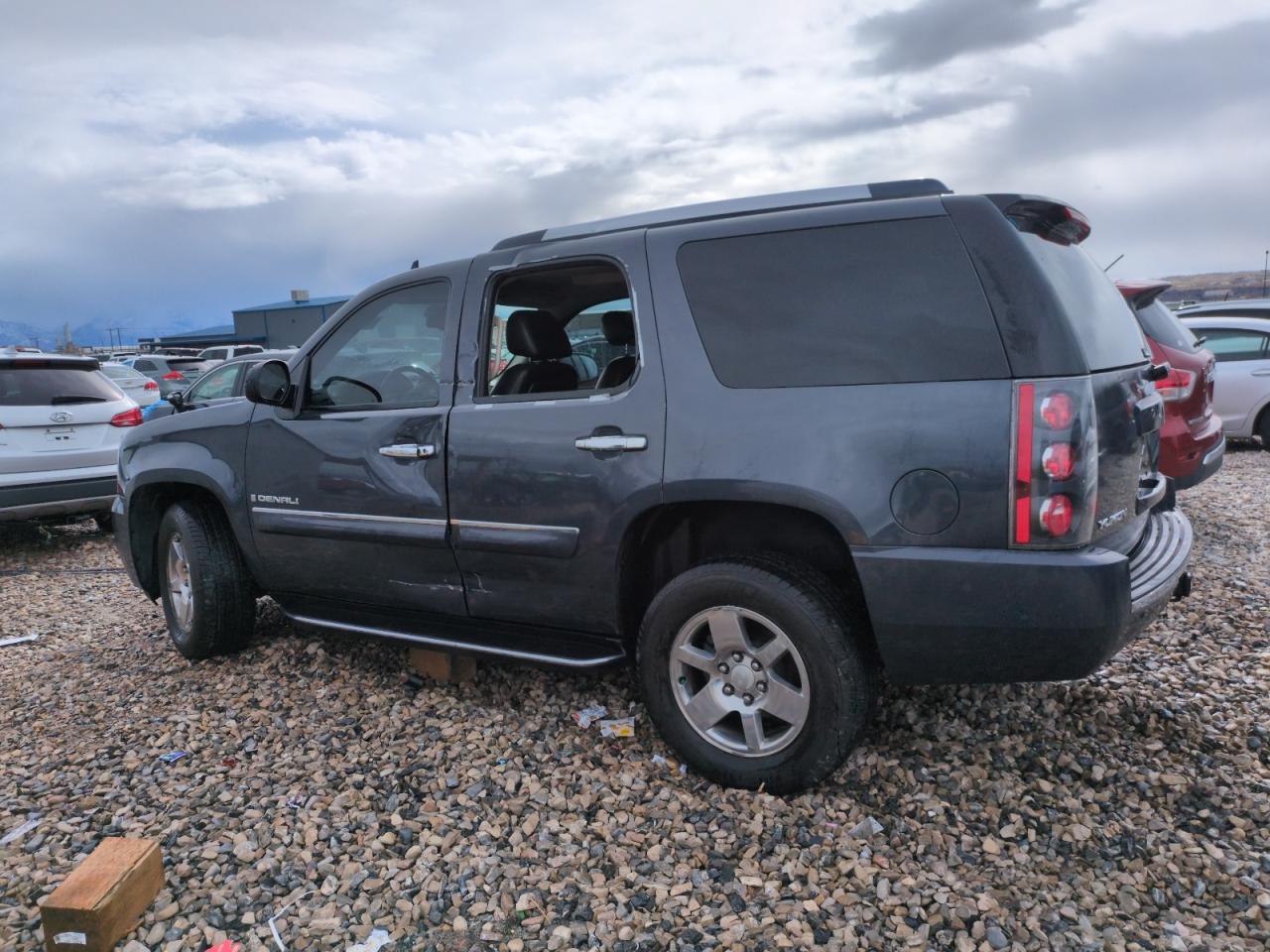 2008 GMC Yukon VIN 1GKFK638X8J134100 Copart auction photo, side damage thumbnail 2