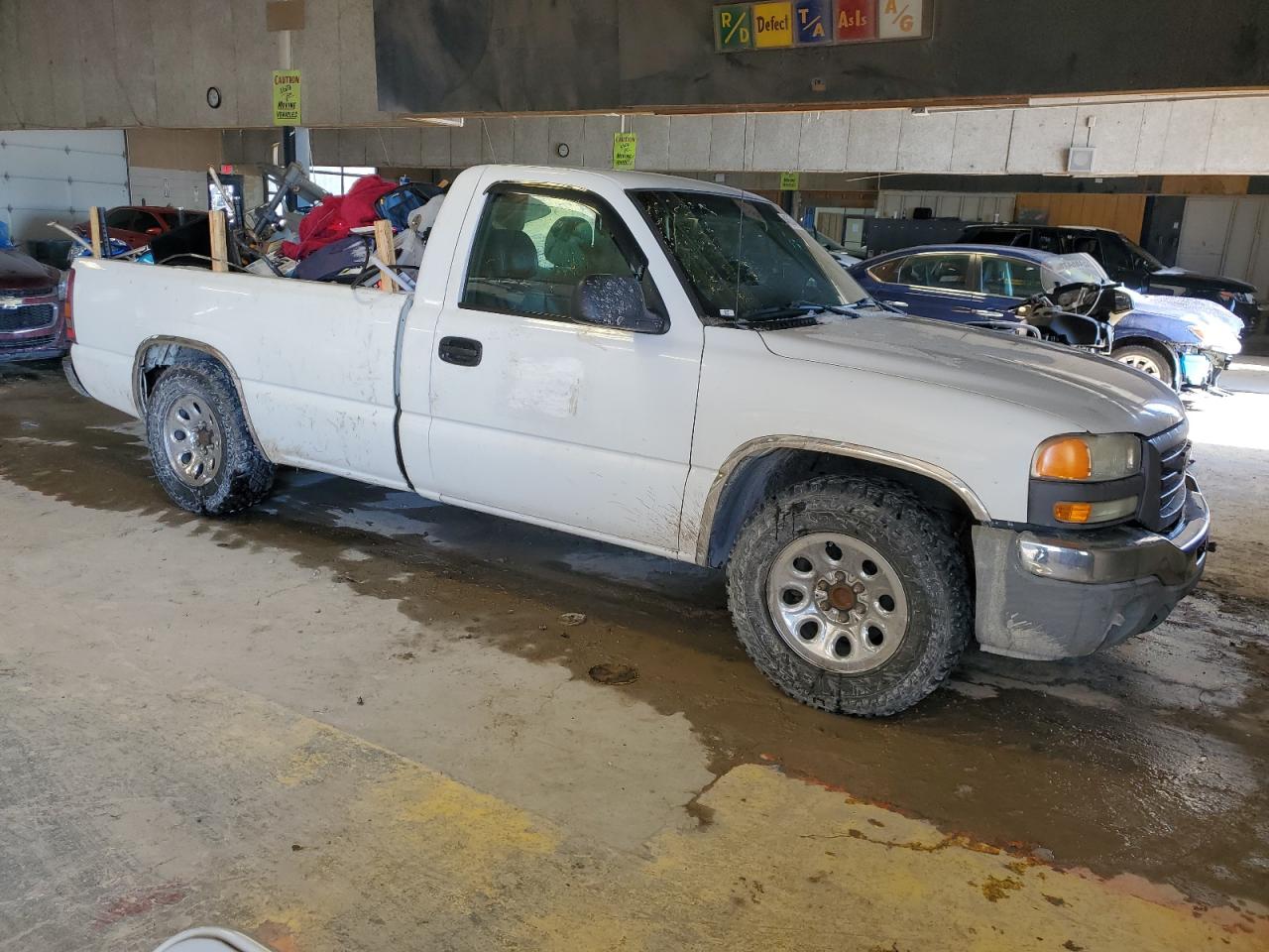 2006 GMC Sierra VIN 1GTEC14V96E201982 Copart auction photo, front end / minor dent/scratches damage thumbnail 4