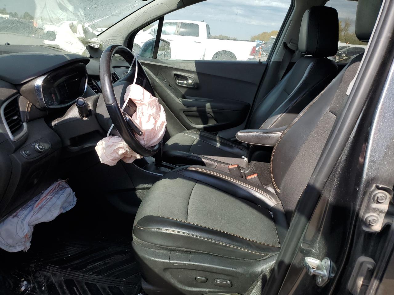 2019 Chevrolet Trax VIN 3GNCJLSB0KL173136 Copart auction photo, front end damage thumbnail 7
