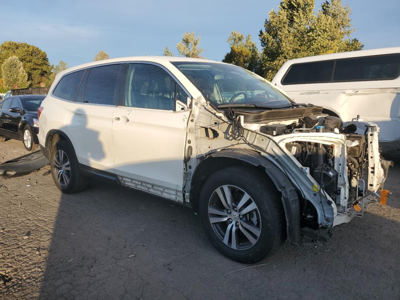 2018 Honda Pilot VIN 5FNYF6H74JB011043 Copart auction photo, front end / side damage thumbnail 4