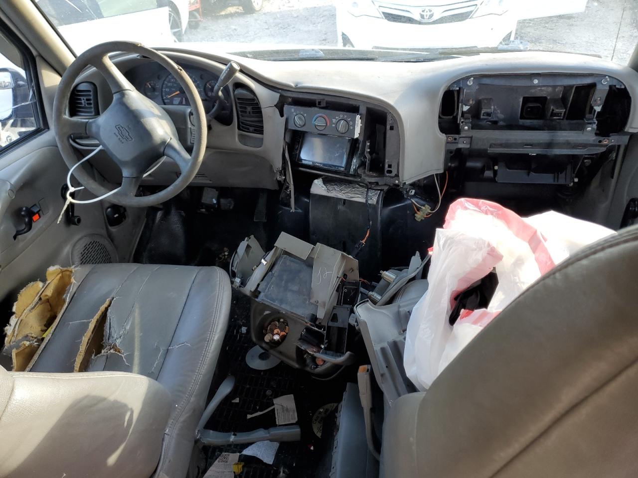 2000 Chevrolet Astro VIN 1GCDM19W1YB184660 Copart auction photo, front end / side damage thumbnail 8