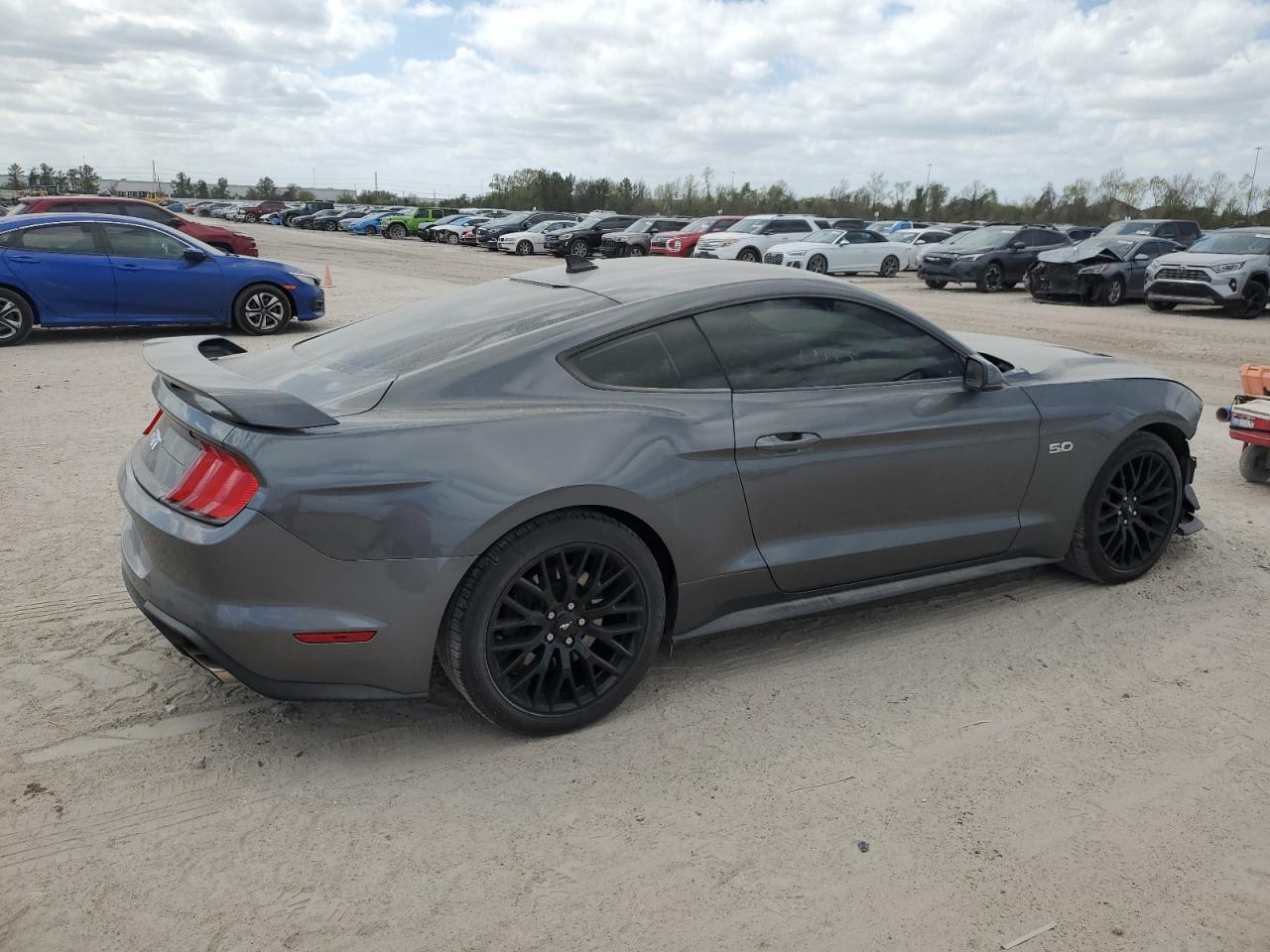 2021 Ford Mustang VIN 1FA6P8CF2M5106064 Copart auction photo, front end / minor dent/scratches damage thumbnail 3