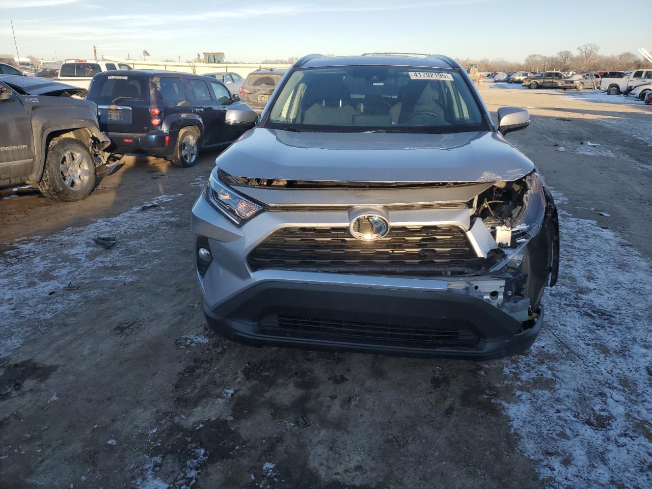 2020 Toyota RAV 4 VIN 2T3RWRFV9LW077642 Copart auction photo, front end damage thumbnail 5
