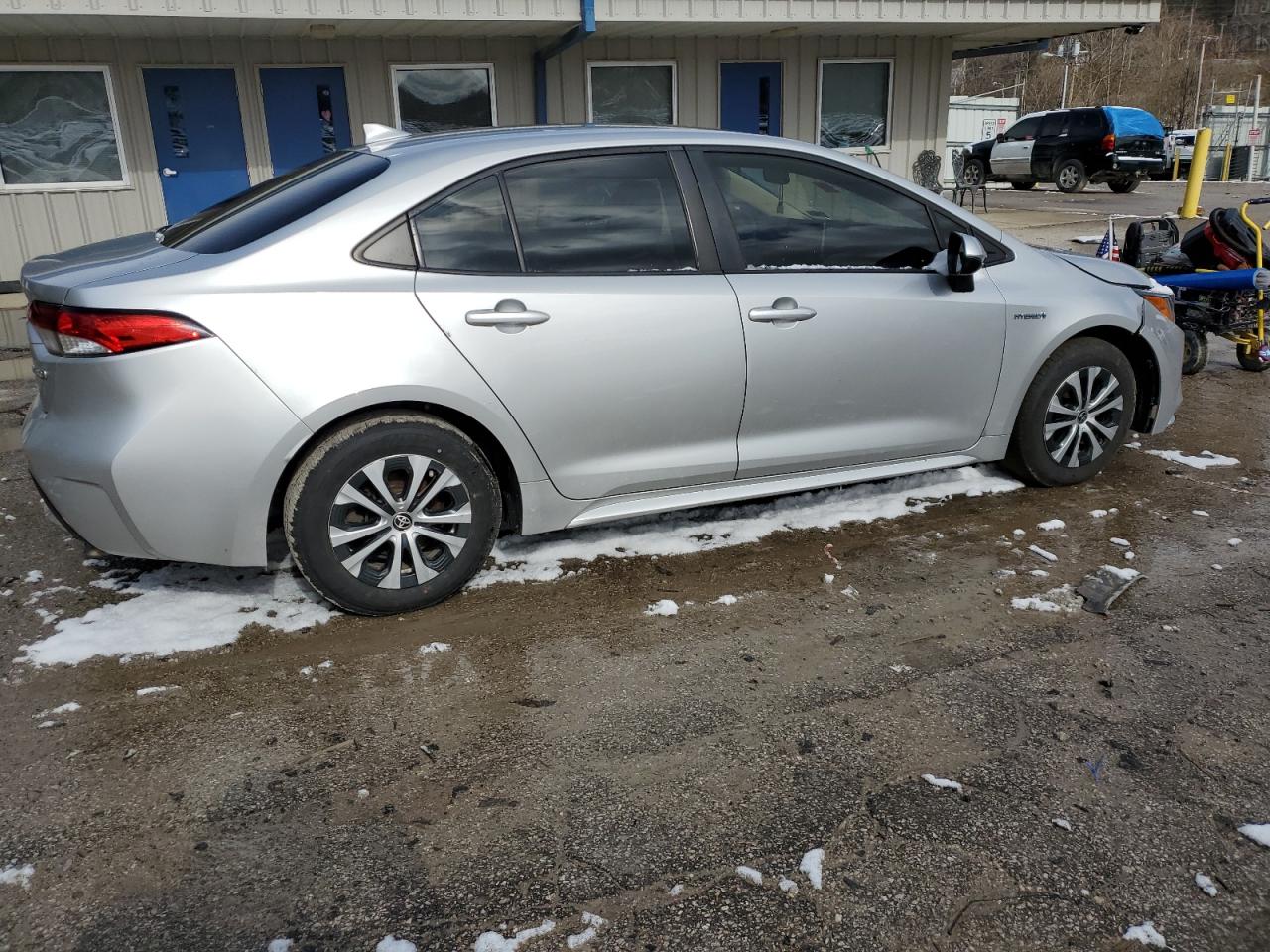 2021 Toyota Corolla VIN JTDEAMDE7MJ003915 Copart auction photo, front end / side damage thumbnail 3