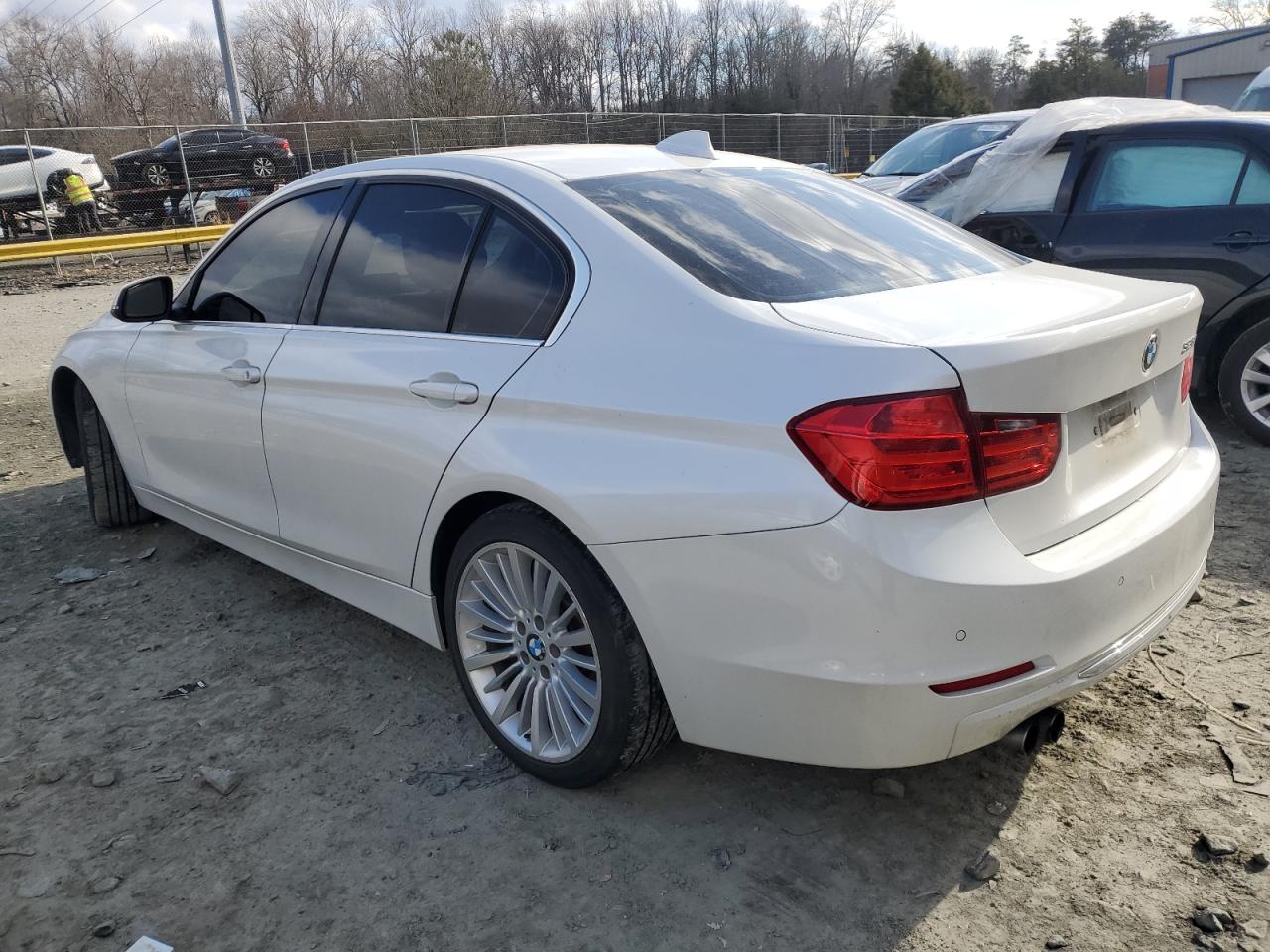 2015 BMW 3er VIN WBA3A5C50FF607260 Copart auction photo, minor dent/scratches / undercarriage damage thumbnail 2