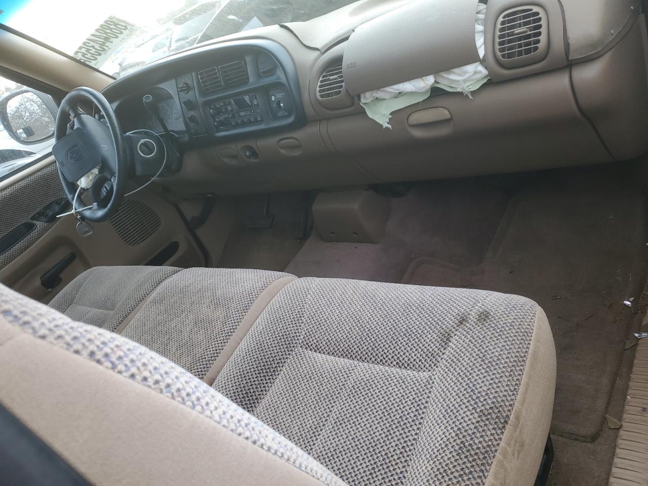 1998 Dodge RAM VIN 3B7HC16Y5WM295325 Copart auction photo, front end damage thumbnail 8