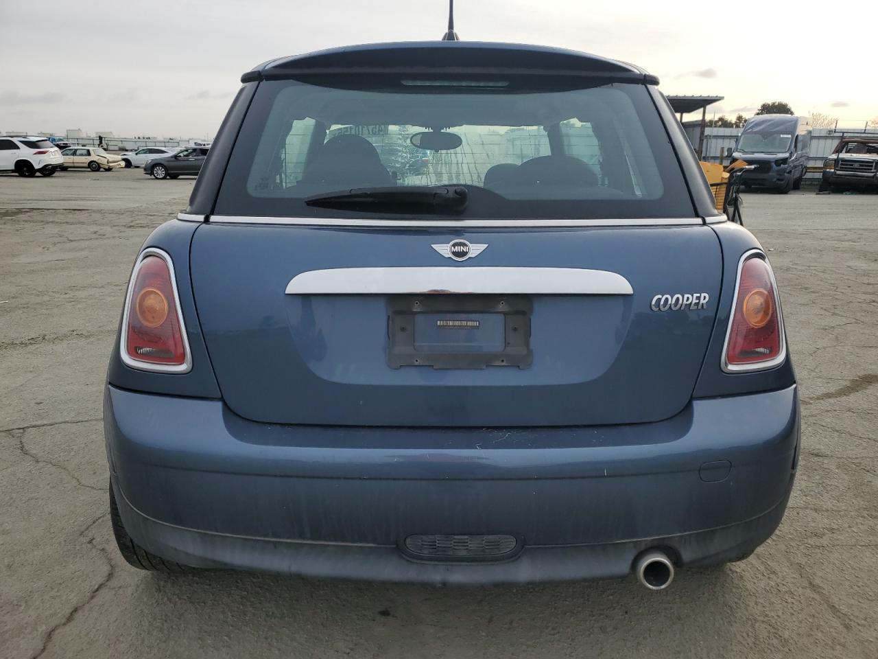 2010 MINI Cooper VIN WMWMF3C57ATU78390 Copart auction photo, minor dent/scratches damage thumbnail 6