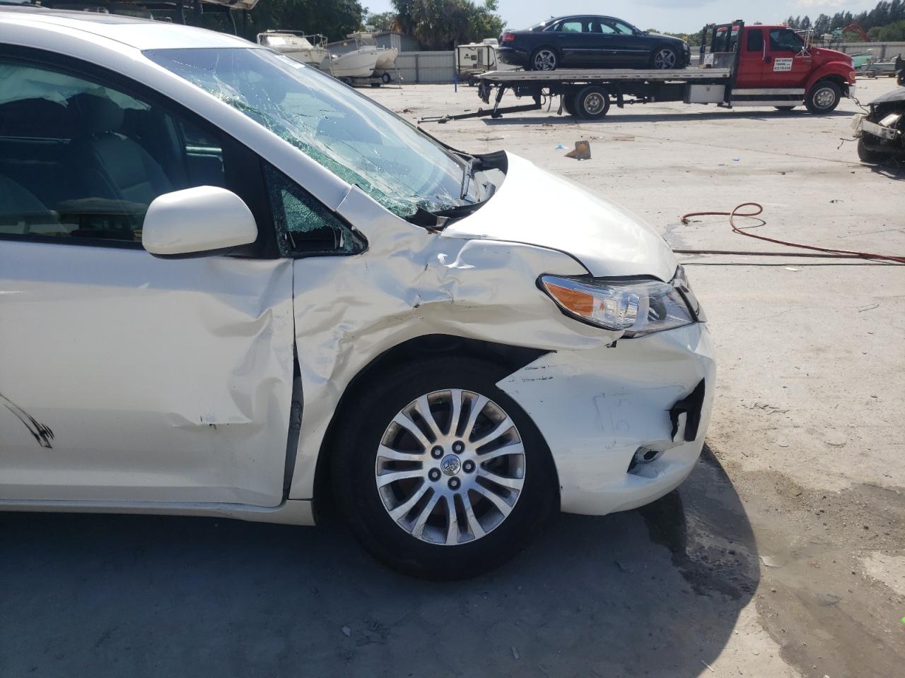 2016 Toyota Sienna VIN 5TDYK3DC4GS720055 Copart auction photo, front end / side damage thumbnail 9