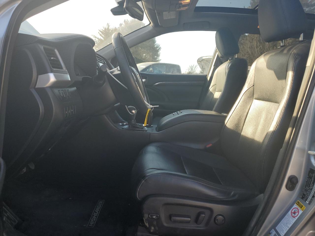 2015 Toyota Highlander VIN 5TDDKRFH5FS178442 Copart auction photo, side / minor dent/scratches damage thumbnail 7