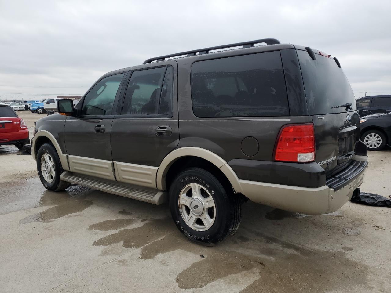2006 Ford Expedition VIN 1FMPU17586LA75297 Copart auction photo, hail / side damage thumbnail 2
