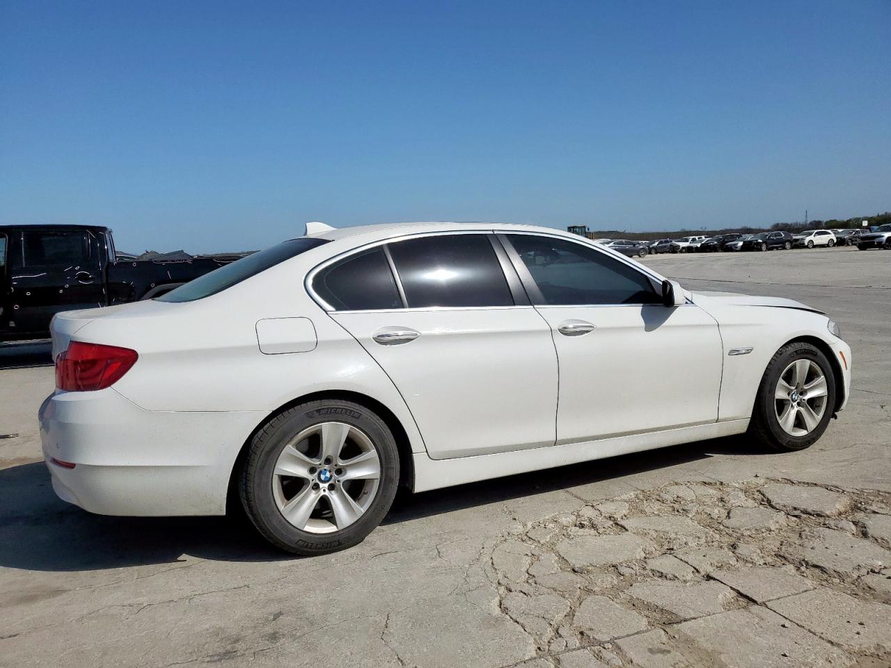 2013 BMW 5er VIN WBAXG5C51DDY37947 Copart auction photo, front end damage thumbnail 3