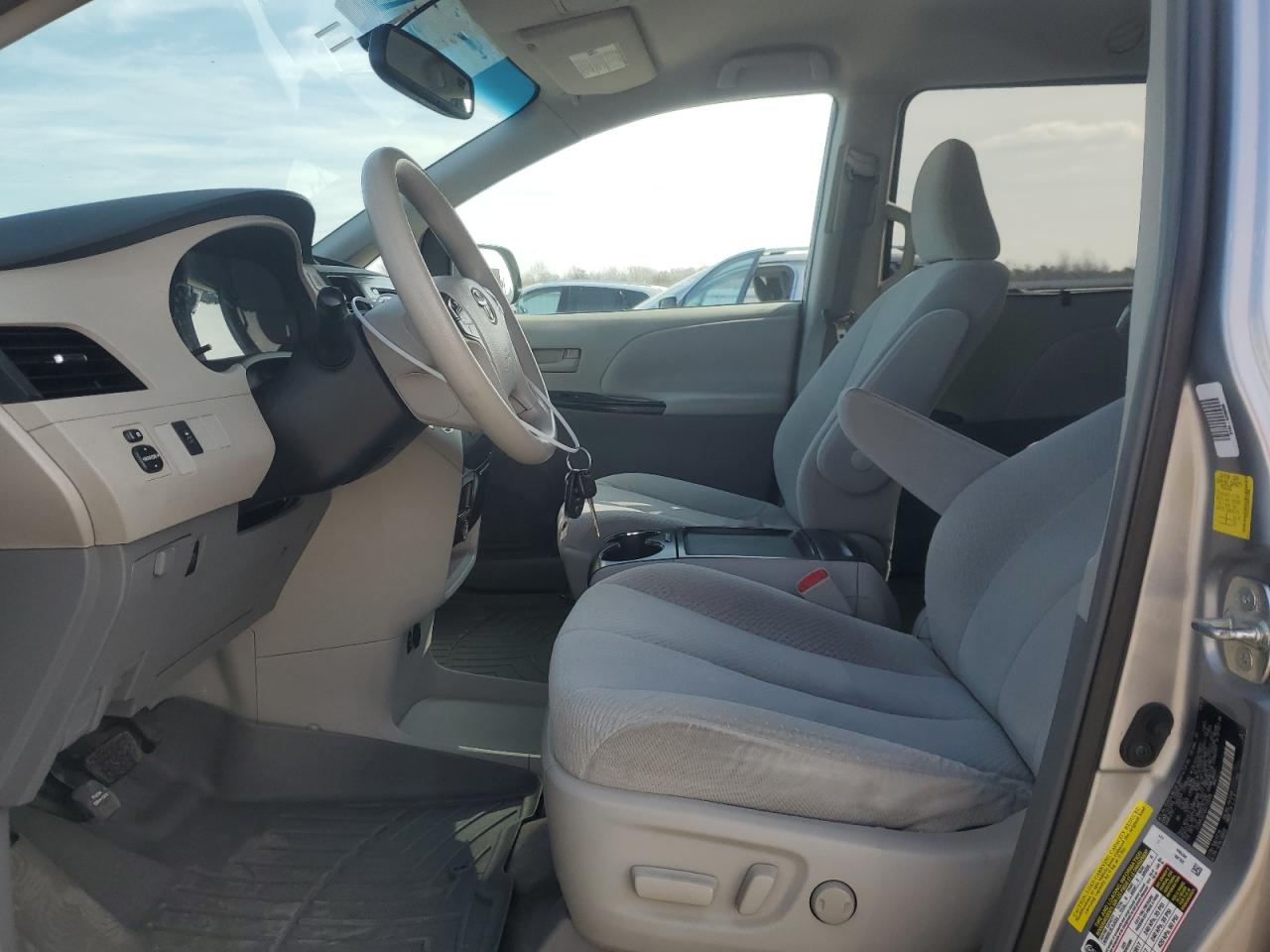 2011 Toyota Sienna VIN 5TDKK3DC6BS119308 Copart auction photo, rear end / minor dent/scratches damage thumbnail 7