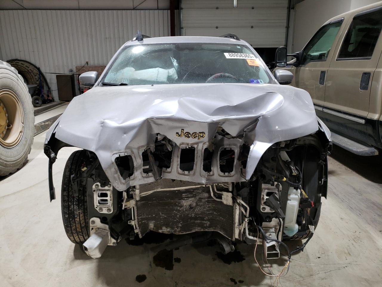 2021 Jeep Grand Cherokee VIN 1C4PJMLB8MD206861 Copart auction photo, front end damage thumbnail 5