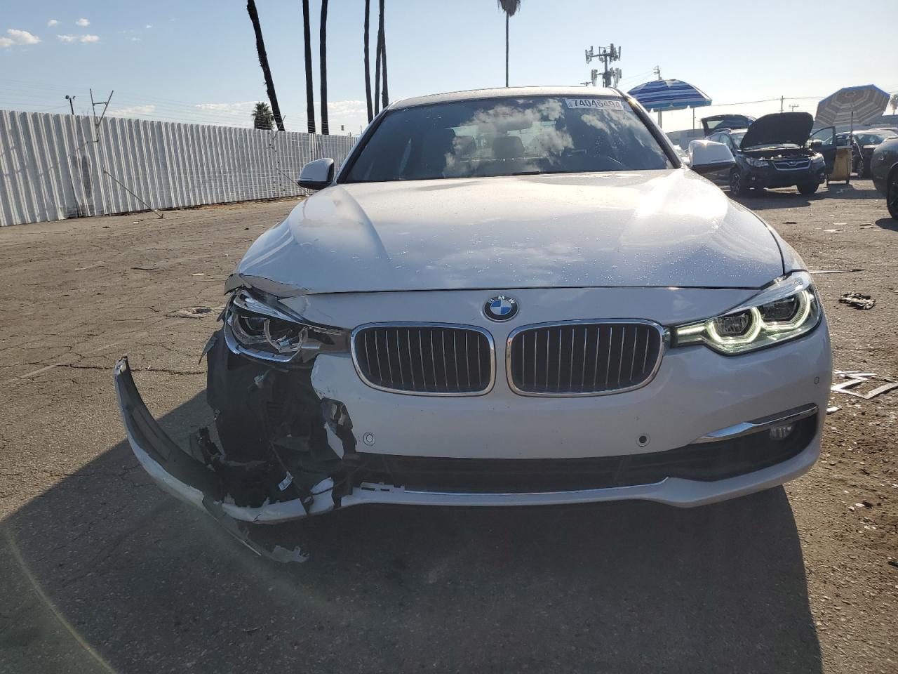 2016 BMW 3er VIN WBA8E9G50GNT87105 Copart auction photo, front end / minor dent/scratches damage thumbnail 5
