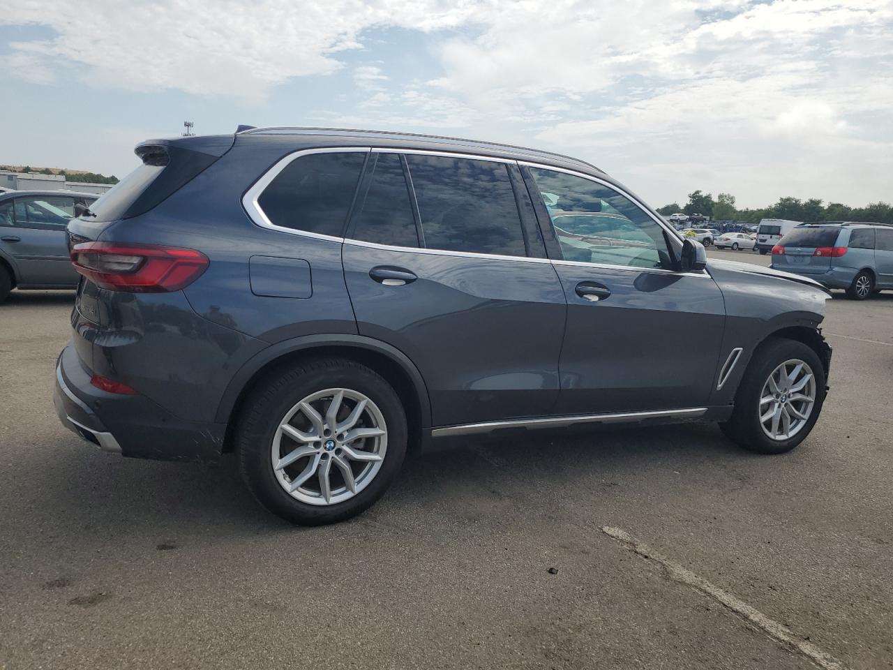 2020 BMW X5 VIN 5UXJU2C02L9B06838 Copart auction photo, front end / minor dent/scratches damage thumbnail 3