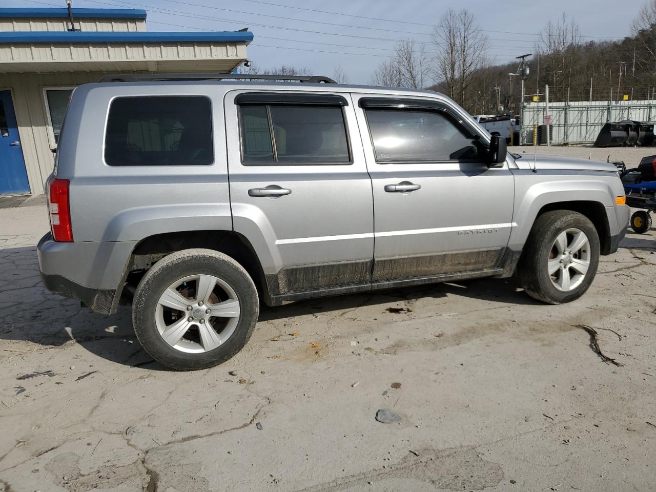 2014 Jeep Liberty (Patriot) VIN 1C4NJRBBXED817420 Copart auction photo, front end / side damage thumbnail 3