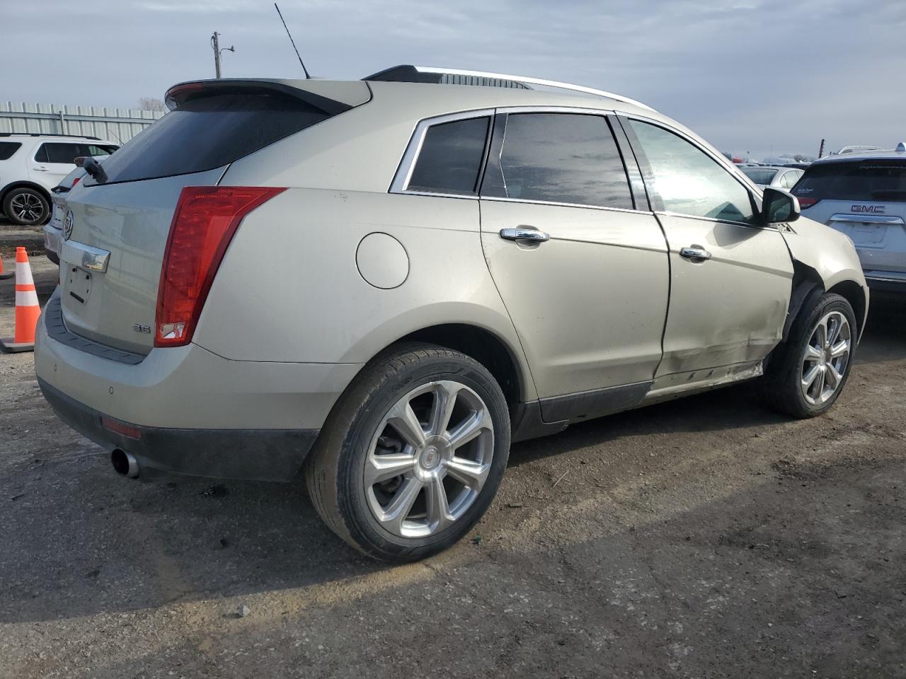 2015 Cadillac SRX VIN 3GYFNFE33FS556252 Copart auction photo, front end / side damage thumbnail 3