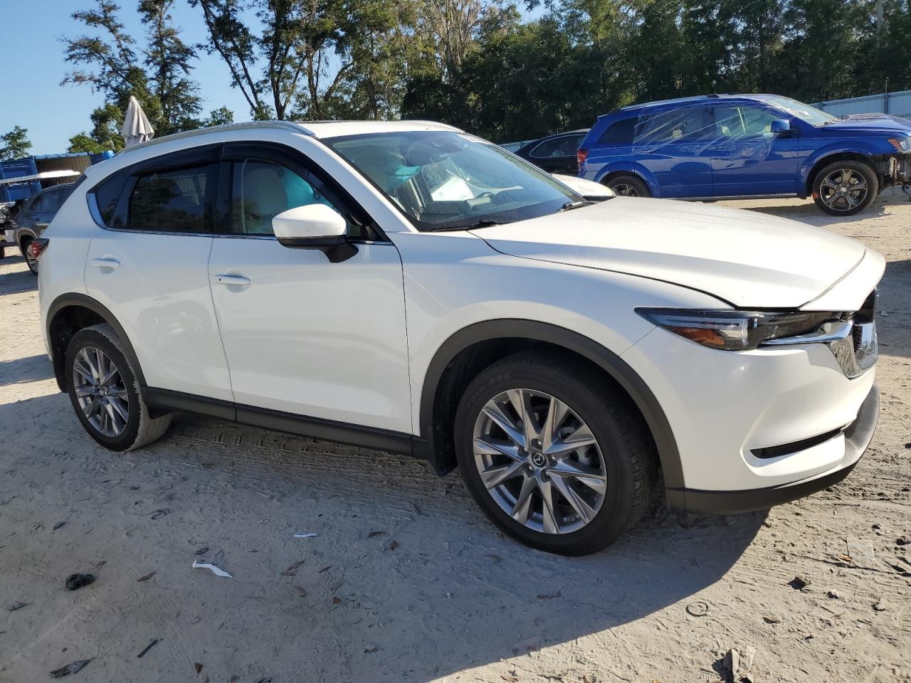 2020 Mazda CX-5 VIN JM3KFADM6L1826125 Copart auction photo, all over / minor dent/scratches damage thumbnail 4
