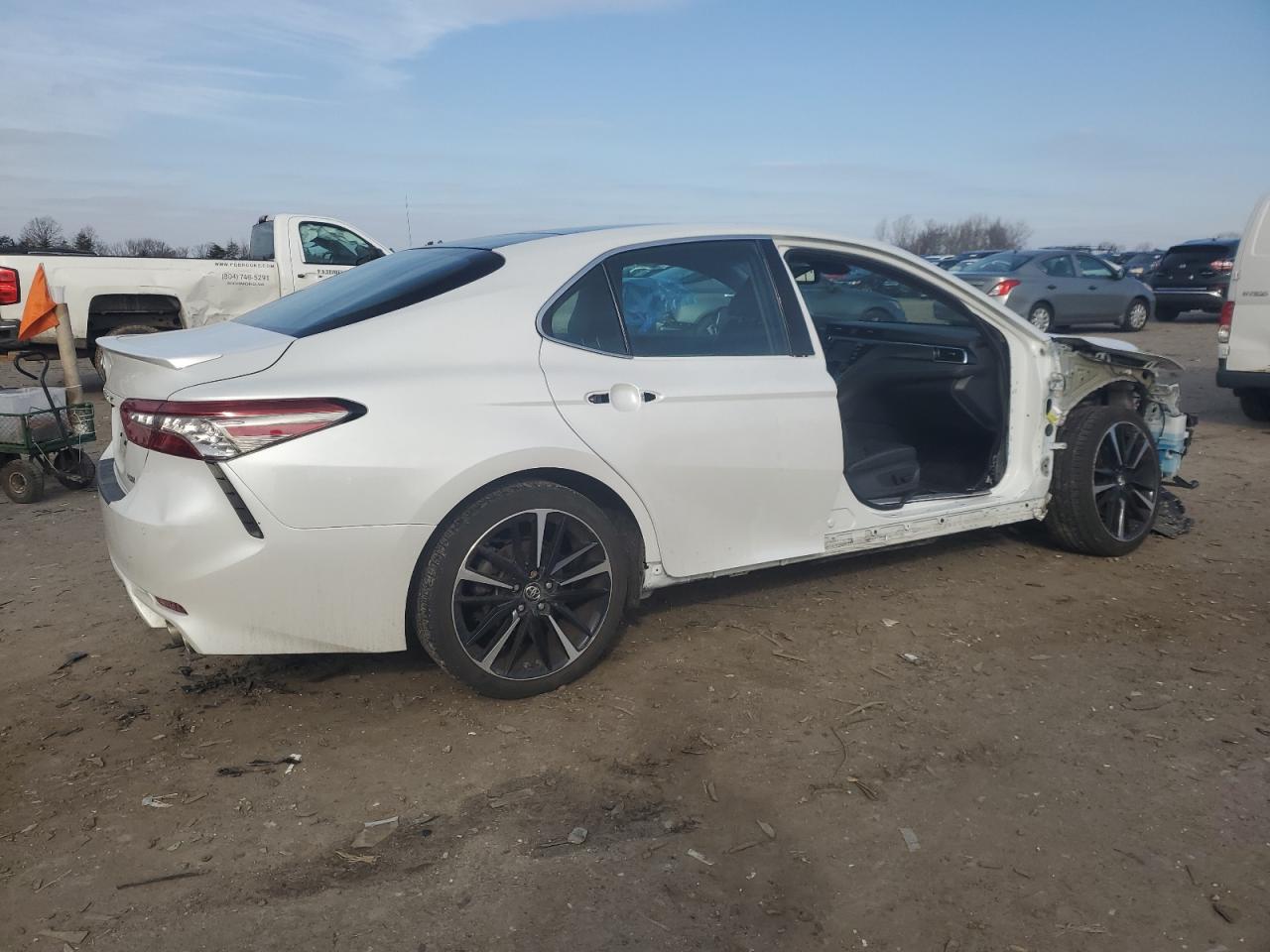 2018 Toyota Camry VIN 4T1B61HK5JU127187 Copart auction photo, side / minor dent/scratches damage thumbnail 3