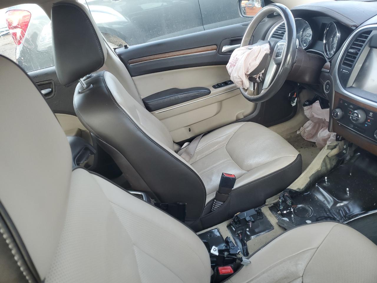 2013 Chrysler 300 VIN 2C3CCAST2DH564823 Copart auction photo, front end / mechanical damage thumbnail 8