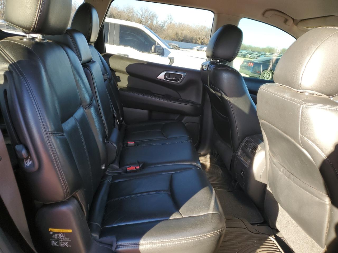 2016 Nissan Pathfinder VIN 5N1AR2MM4GC613116 Copart auction photo, side / minor dent/scratches damage thumbnail 11