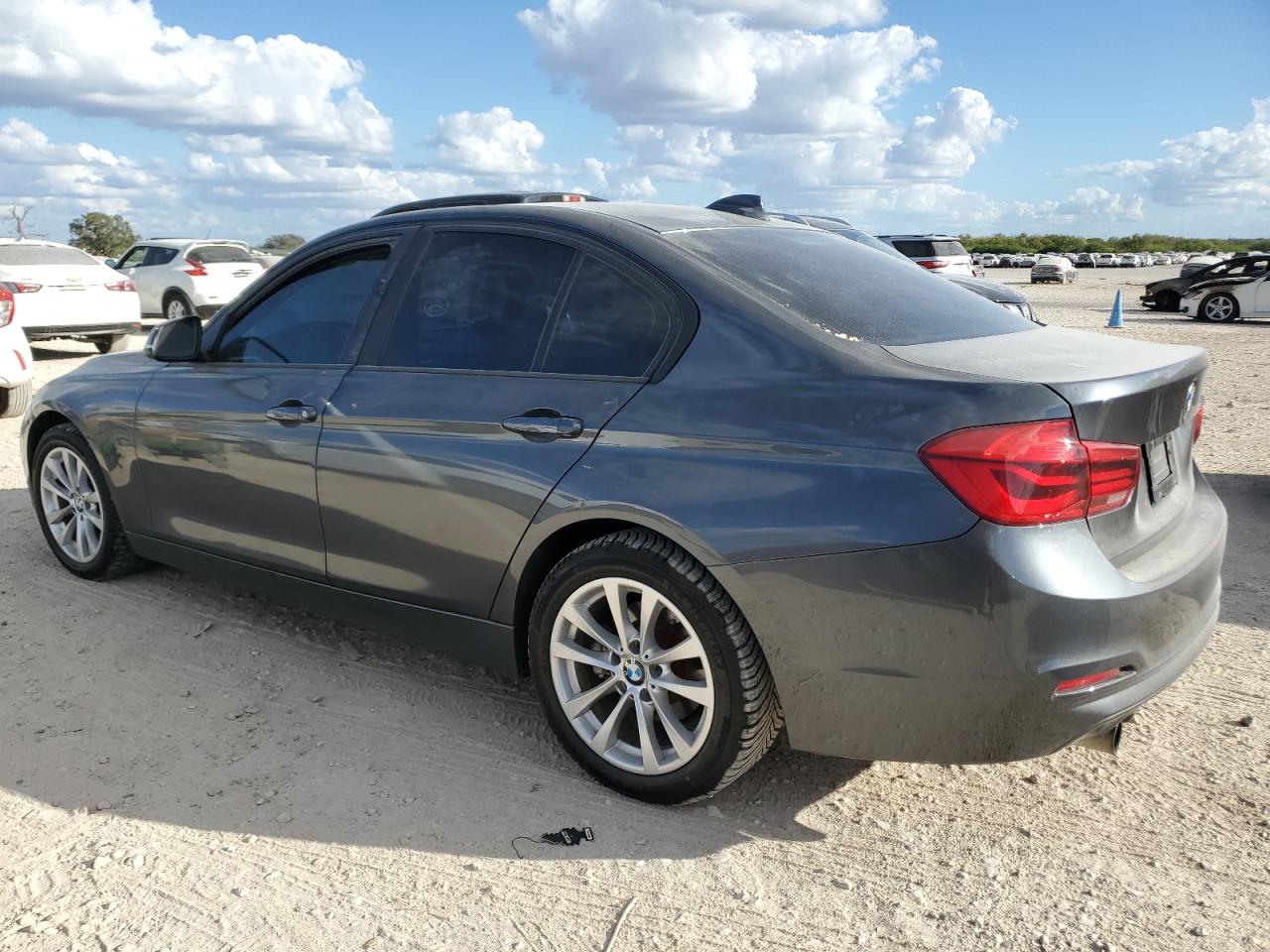 2017 BMW 3er VIN WBA8E1G57HNU15209 Copart auction photo, rear end / minor dent/scratches damage thumbnail 2