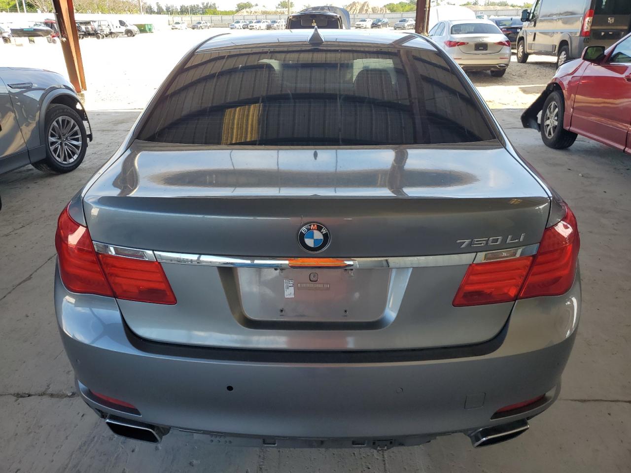 2011 BMW 7er VIN WBAKB8C59BC851737 Copart auction photo, water/flood / minor dent/scratches damage thumbnail 6