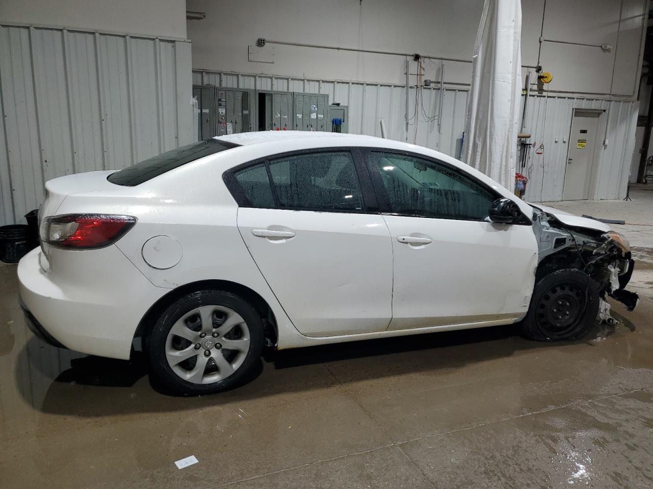 2011 Mazda 3 VIN JM1BL1UG0B1466957 Copart auction photo, front end / side damage thumbnail 3