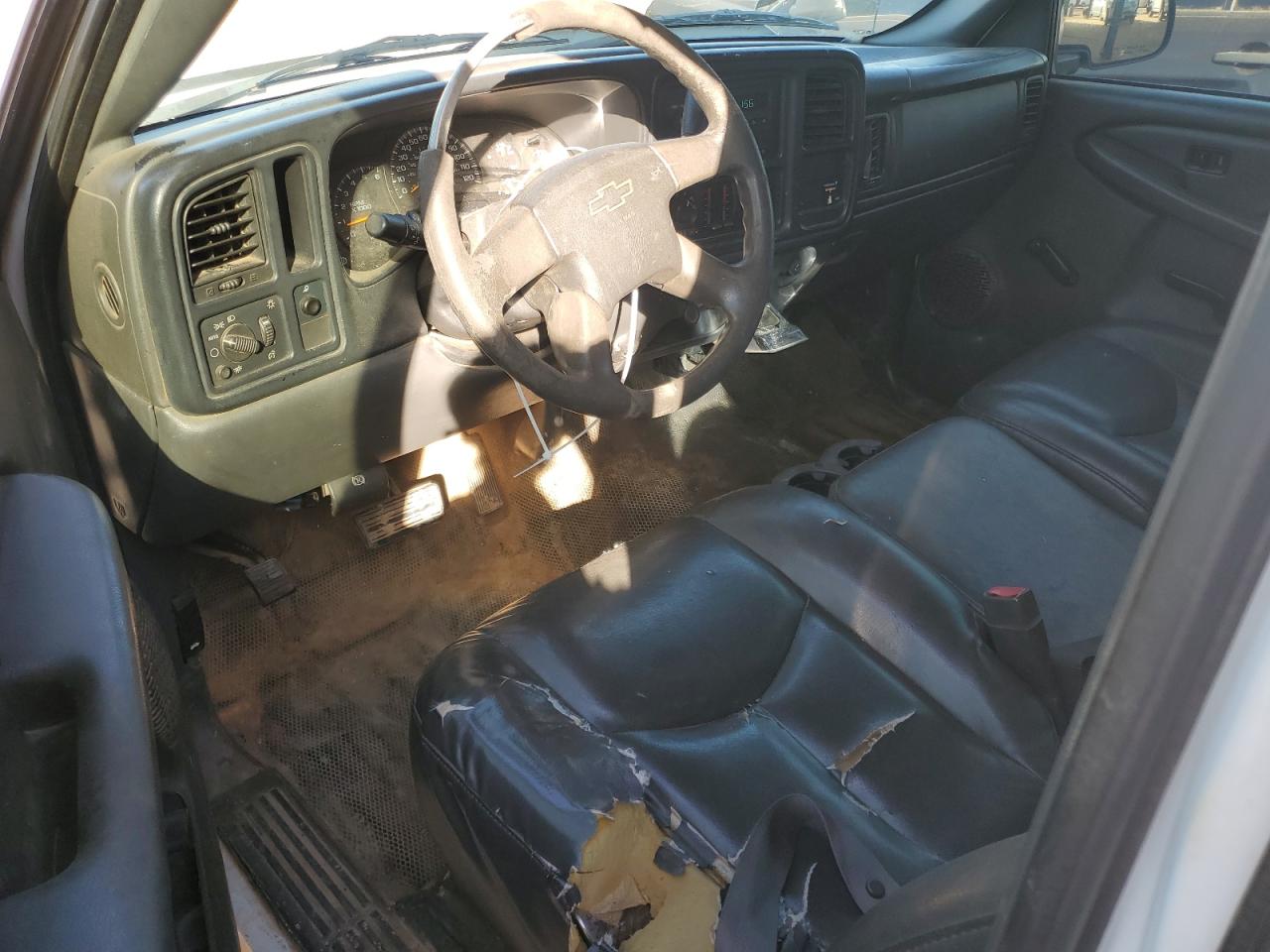 2006 Chevrolet Silverado VIN 1GCHC29U46E274051 Copart auction photo, rear end damage thumbnail 8