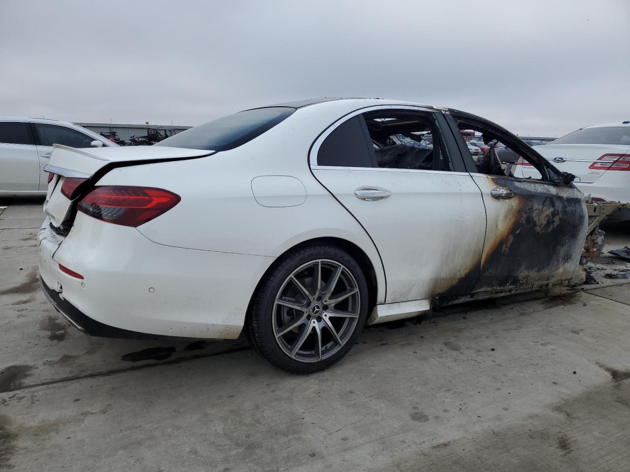 2022 Mercedes-Benz E-klasse VIN W1KZF8DB7NB065011 Copart auction photo, burn damage thumbnail 3