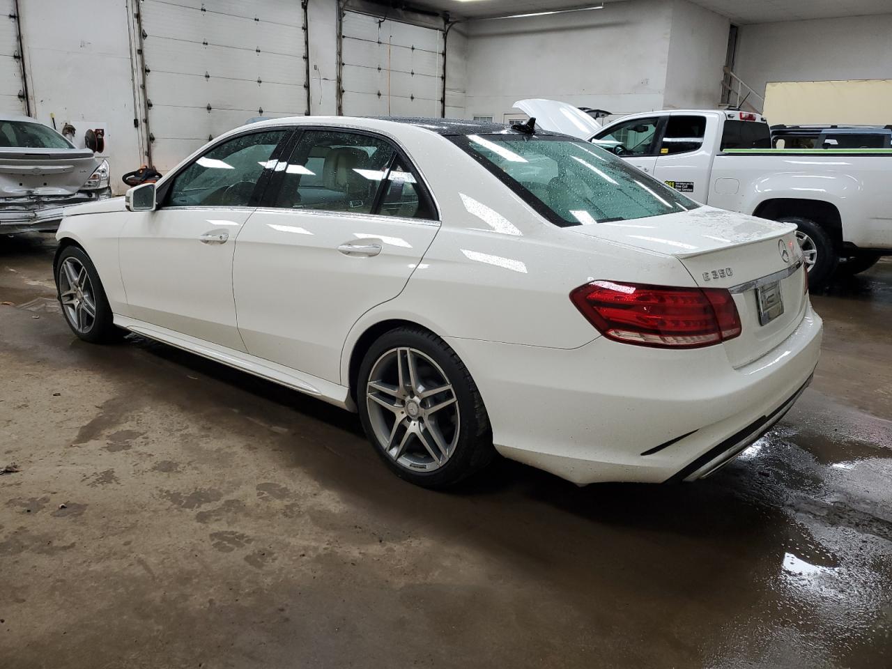2014 Mercedes-Benz E-klasse VIN WDDHF5KBXEA861982 Copart auction photo, front end / minor dent/scratches damage thumbnail 2