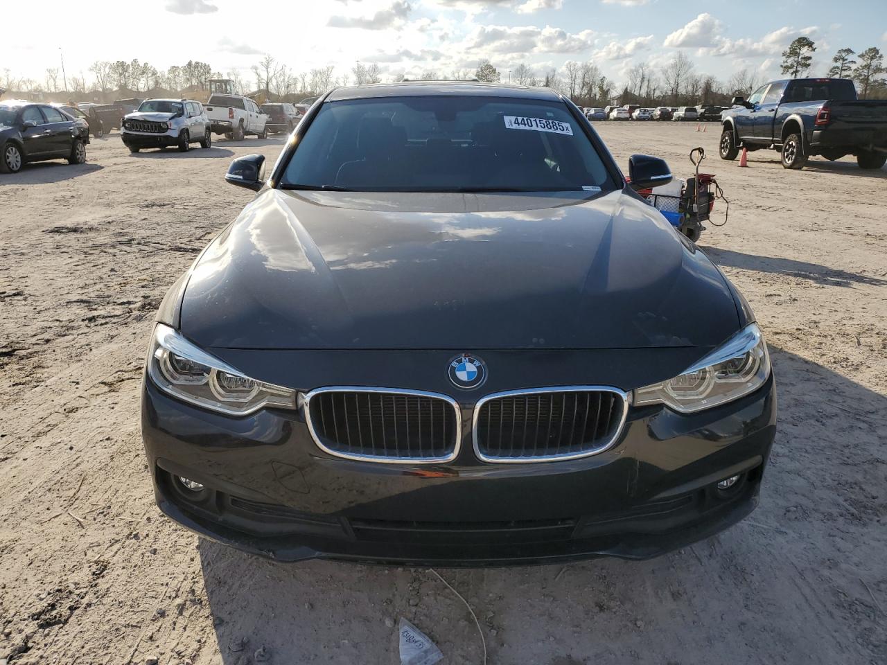 2018 BMW 3er VIN WBA8E1G54JNU90469 Copart auction photo, water/flood damage thumbnail 5