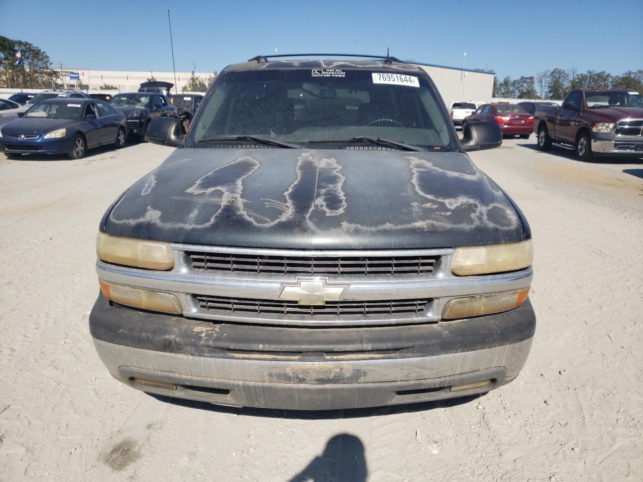 2004 Chevrolet Suburban VIN 1GNEC16ZX4J178109 Copart auction photo, water/flood damage thumbnail 5