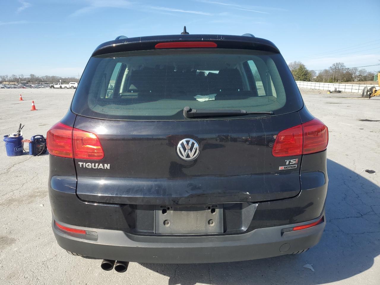 2017 Volkswagen Tiguan VIN WVGBV7AX6HK027911 Copart auction photo, front end damage thumbnail 6