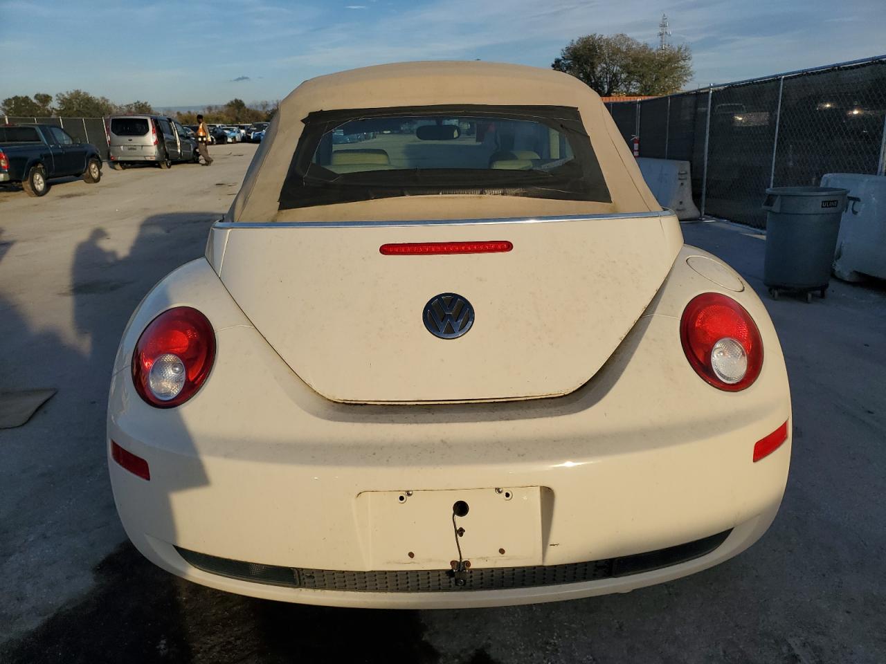 2006 Volkswagen Beetle VIN 3VWSF31Y66M311819 Copart auction photo, minor dent/scratches damage thumbnail 6