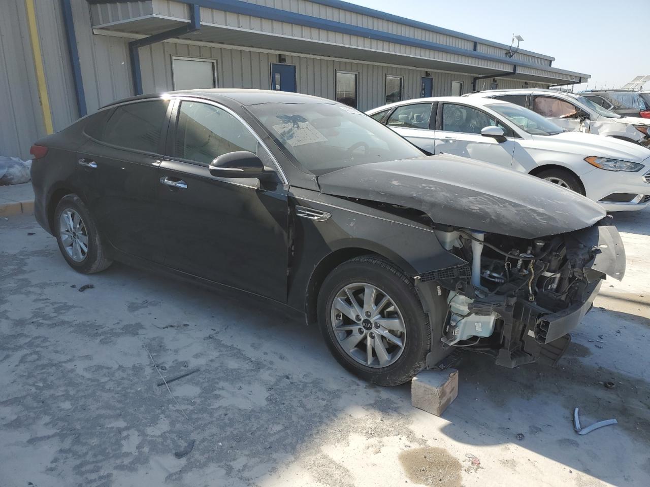 2017 KIA Optima VIN 5XXGT4L32HG157431 Copart auction photo, front end damage thumbnail 4