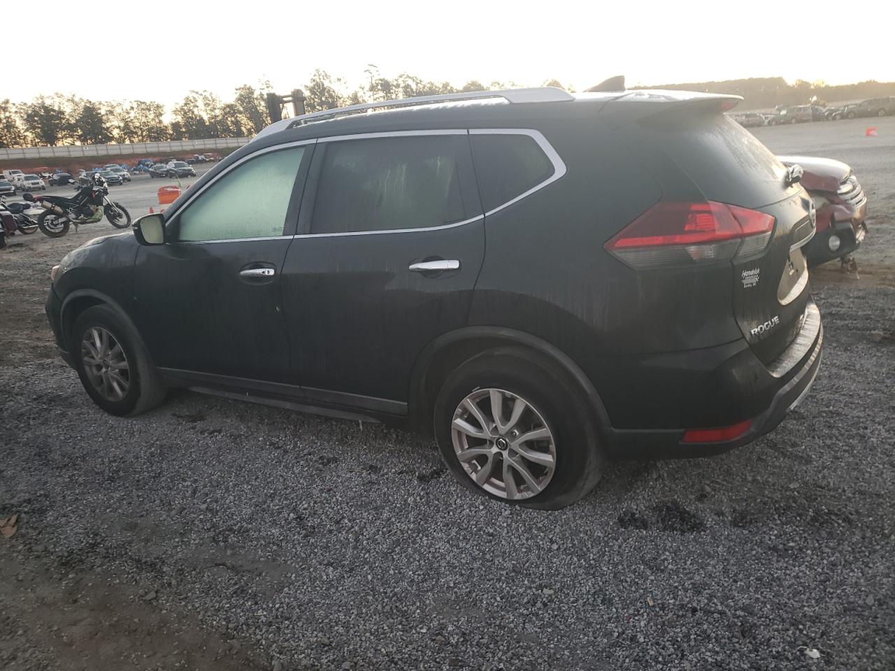 2018 Nissan Rogue VIN KNMAT2MT7JP519339 Copart auction photo, side / minor dent/scratches damage thumbnail 2