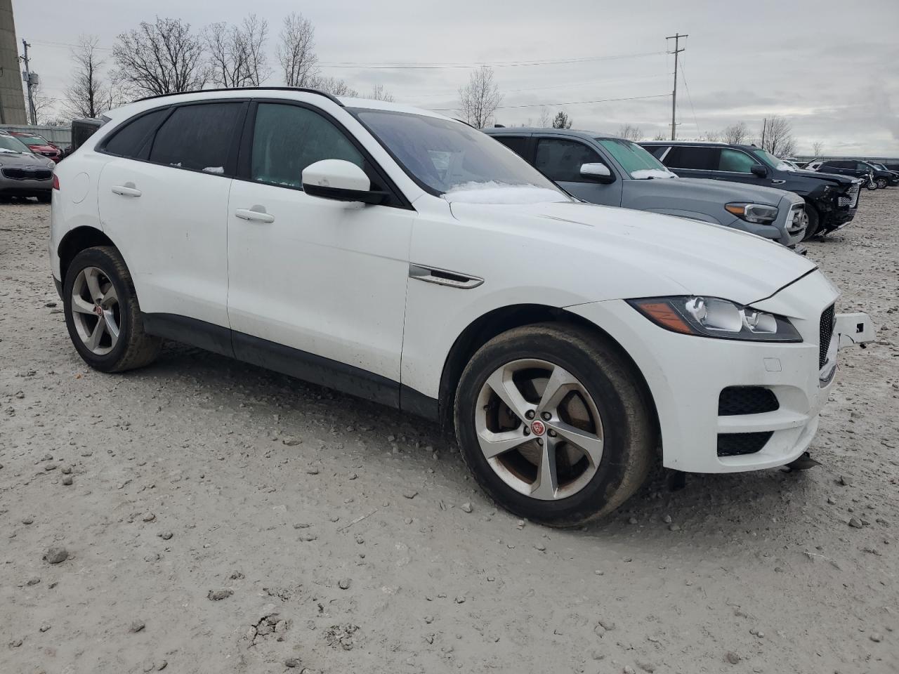 2017 Jaguar F-Pace VIN SADCJ2BV4HA062493 Copart auction photo, front end damage thumbnail 4