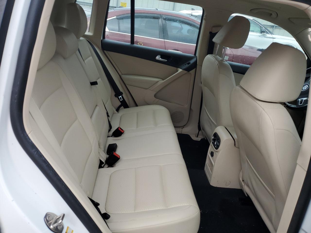 2017 Volkswagen Tiguan VIN WVGBV7AX2HK030756 Copart auction photo, minor dent/scratches damage thumbnail 11