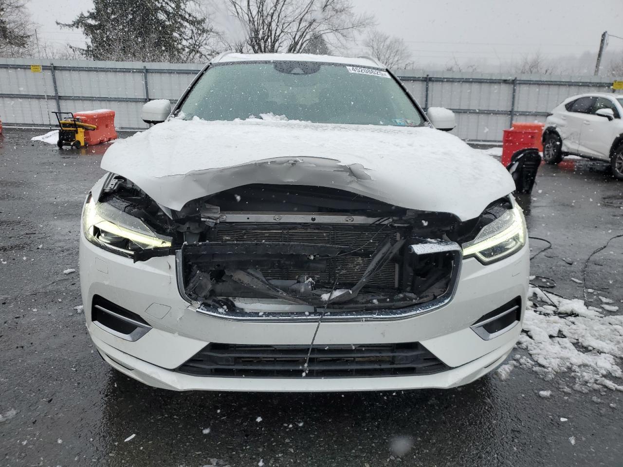 2019 Volvo XC60 VIN LYV102RL5KB353465 Copart auction photo, front end damage thumbnail 5