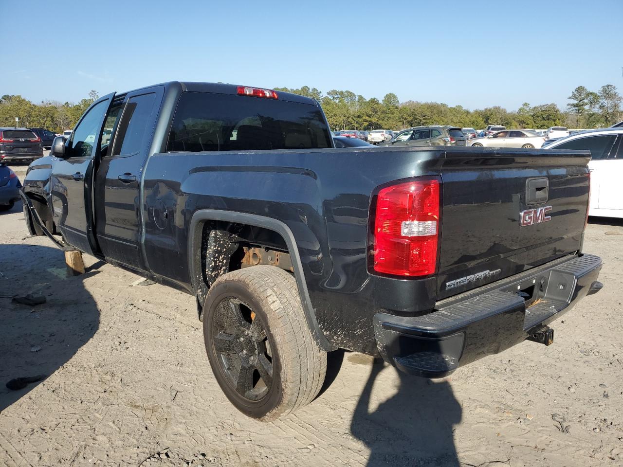 2019 GMC Sierra VIN 2GTV2LEC1K1234546 Copart auction photo, front end / side damage thumbnail 2